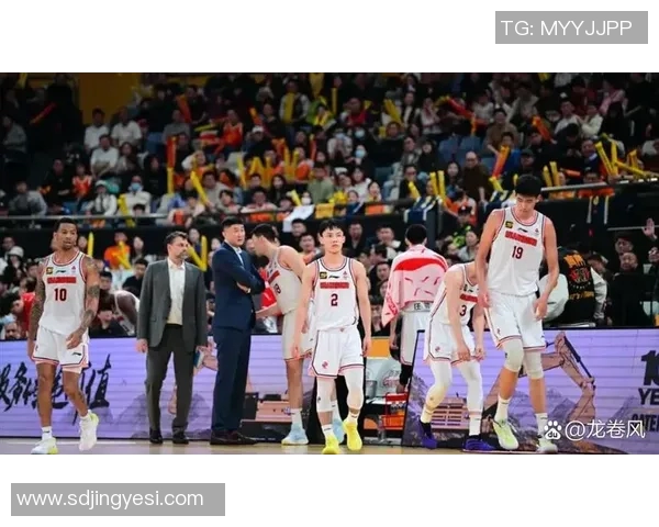 广东男篮与广厦精彩对决回放全场比赛精彩瞬间回顾